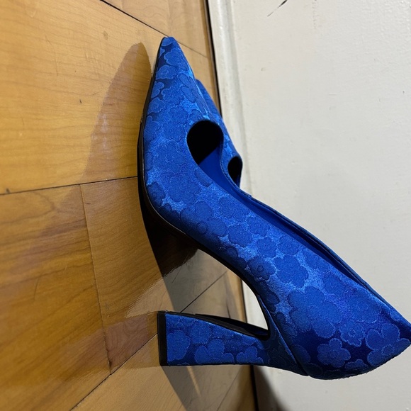 Gianni Bini Self-Made Daisy Satin Closed Toe Pumps - Picture 4 of 6